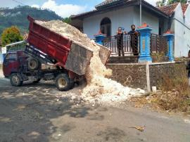 BANTUAN KEPRUS UNTUK MENAMBAL JALAN